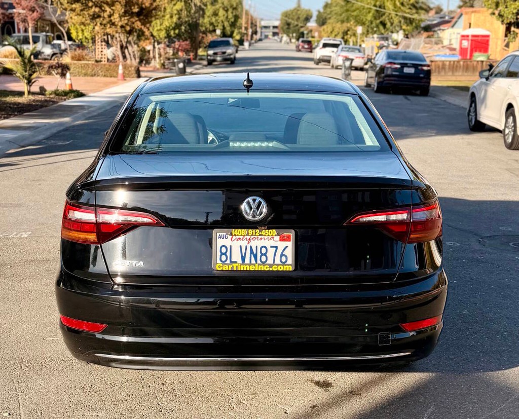 Volkswagen Jetta Vehicle Full-screen Gallery Image 06