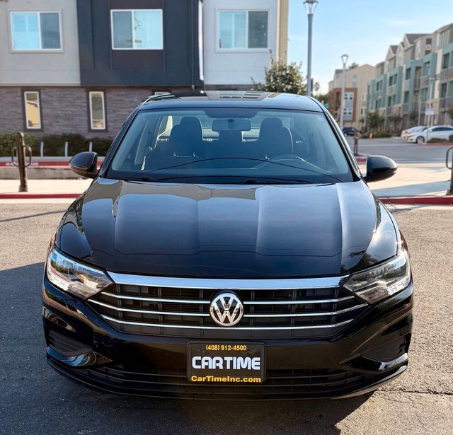 Volkswagen Jetta Vehicle Full-screen Gallery Image 03