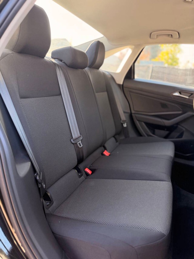 Volkswagen Jetta Vehicle Full-screen Gallery Image 14