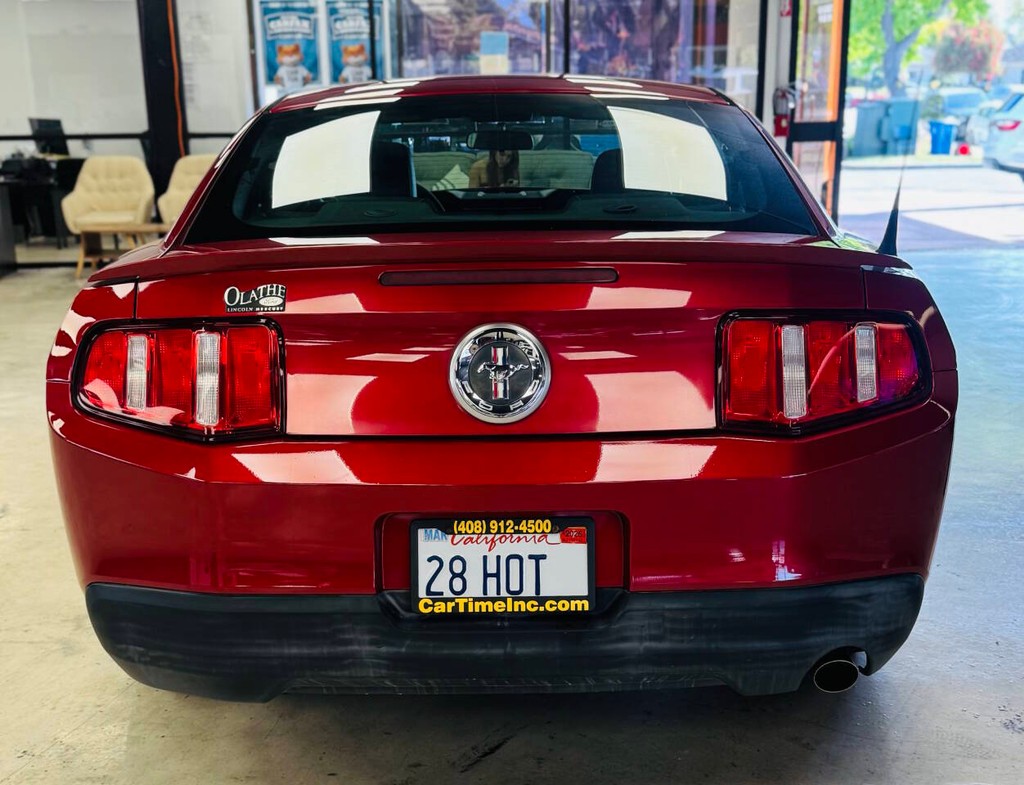 Ford Mustang Vehicle Full-screen Gallery Image 06