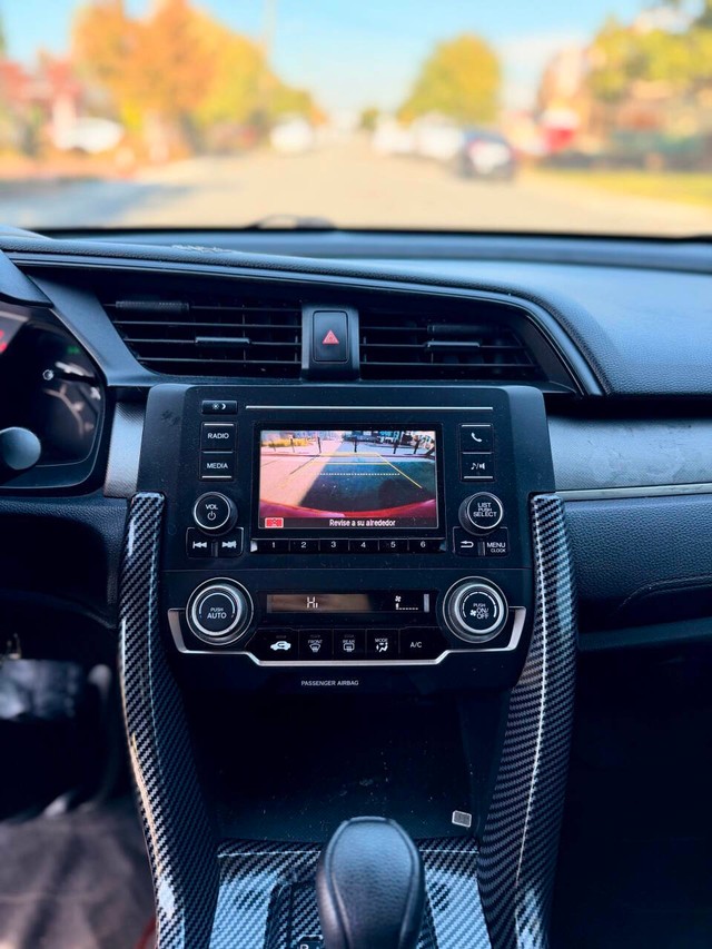 Honda Civic Sedan Vehicle Full-screen Gallery Image 11