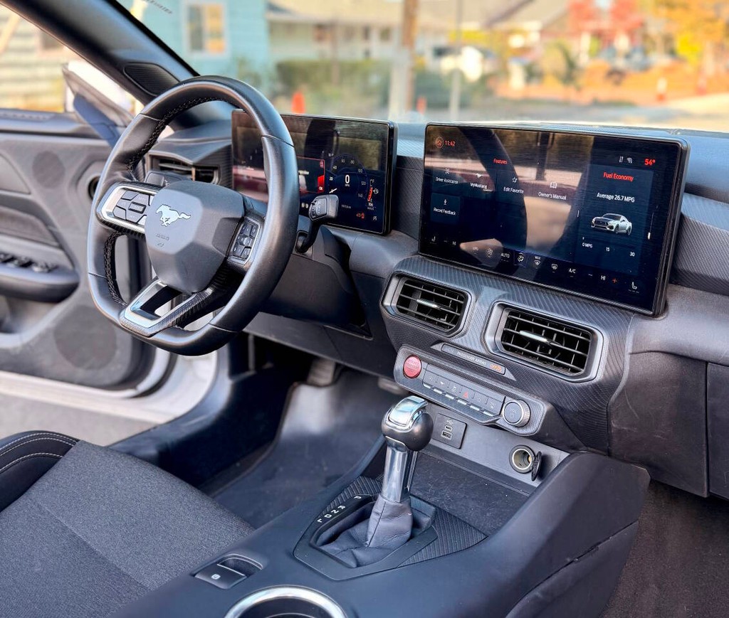 Ford Mustang Vehicle Full-screen Gallery Image 11