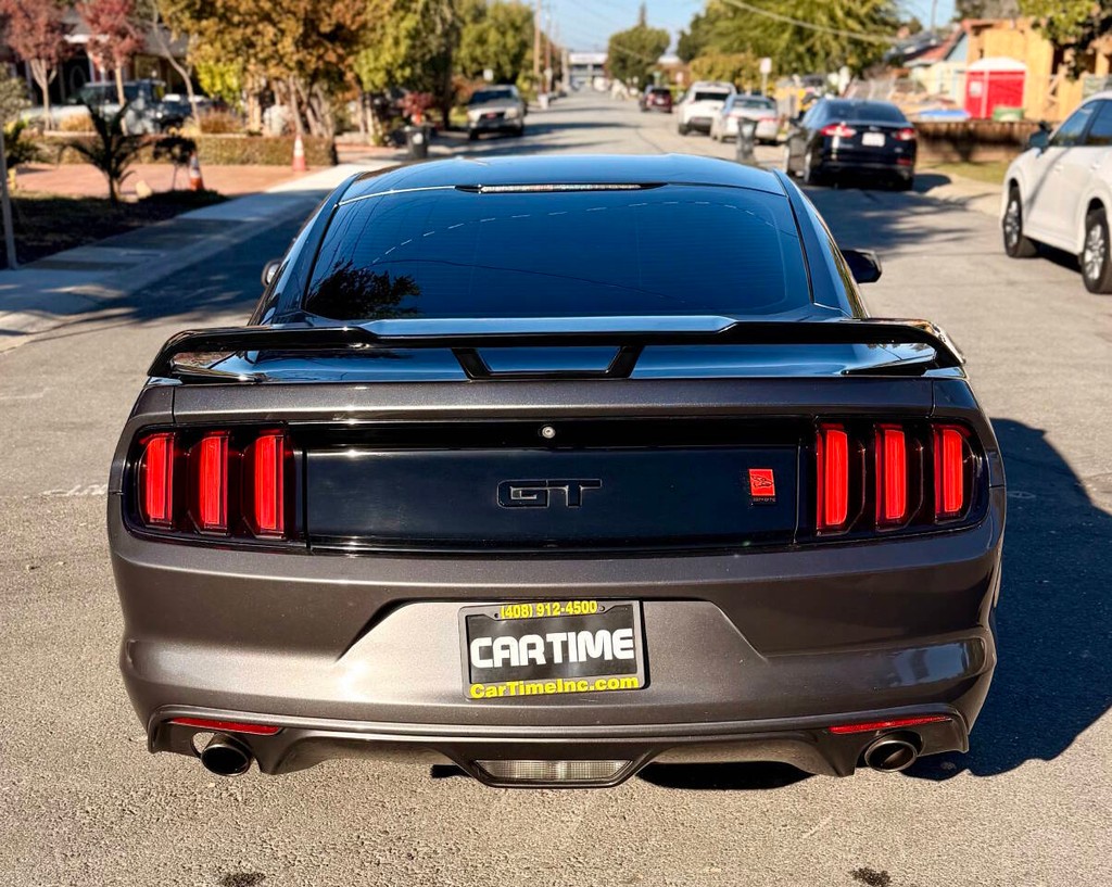 Ford Mustang Vehicle Full-screen Gallery Image 07