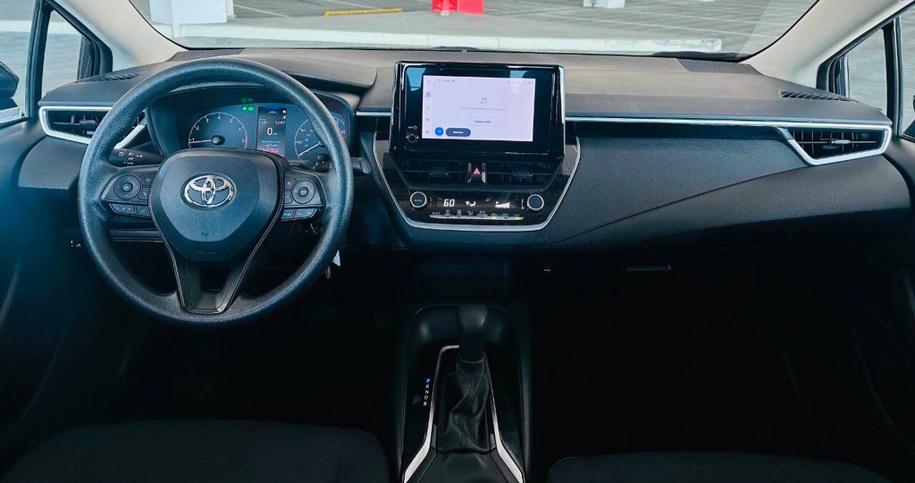 Toyota Corolla Vehicle Full-screen Gallery Image 10