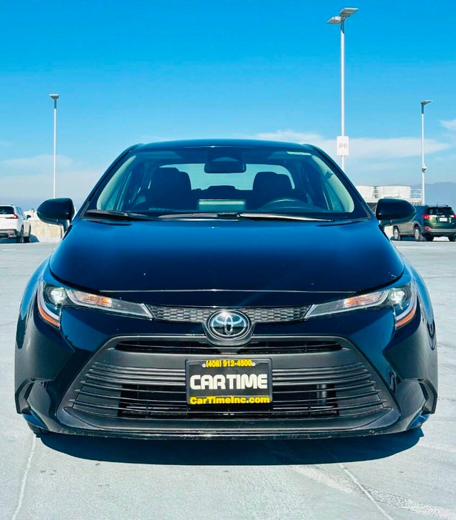 Toyota Corolla Vehicle Full-screen Gallery Image 02