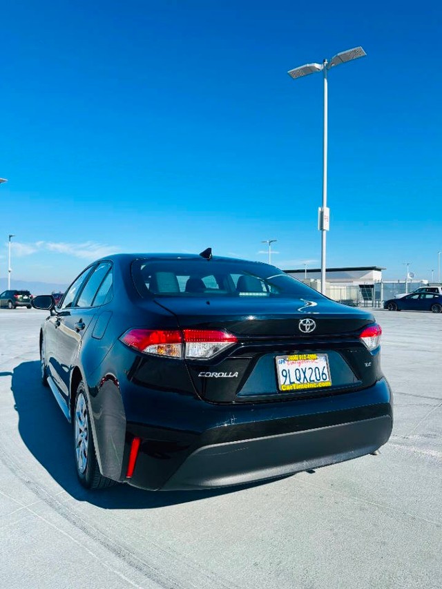 Toyota Corolla Vehicle Full-screen Gallery Image 05