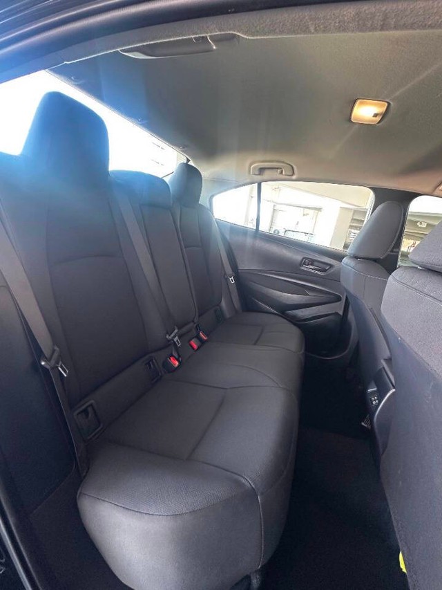 Toyota Corolla Vehicle Full-screen Gallery Image 13