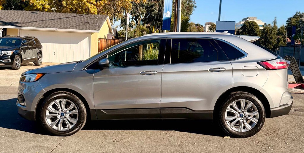 Ford Edge Vehicle Full-screen Gallery Image 04