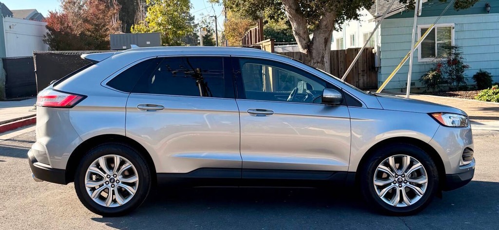 Ford Edge Vehicle Full-screen Gallery Image 05