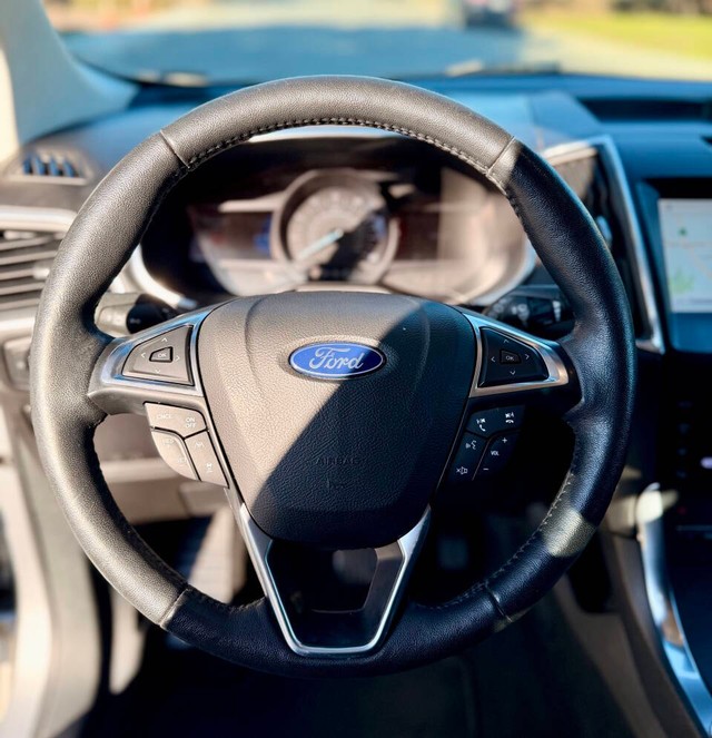 Ford Edge Vehicle Full-screen Gallery Image 08