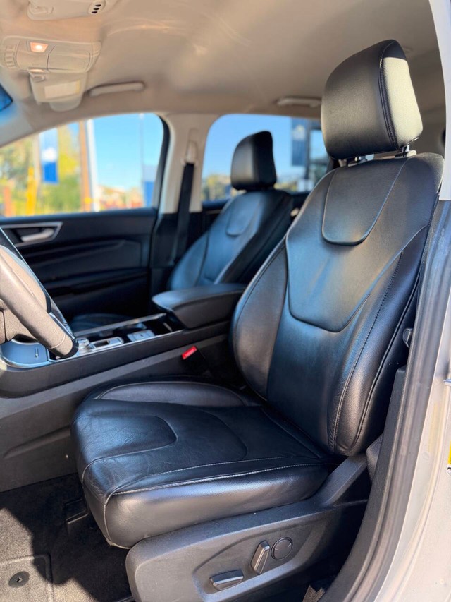 Ford Edge Vehicle Full-screen Gallery Image 13