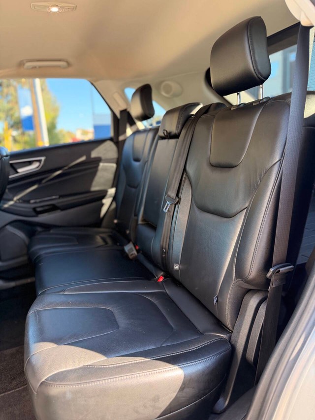 Ford Edge Vehicle Full-screen Gallery Image 14