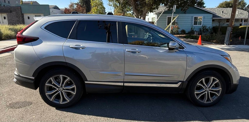 Honda CR-V Hybrid Vehicle Full-screen Gallery Image 05