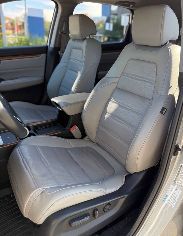 Honda CR-V Hybrid Vehicle Full-screen Gallery Image 12