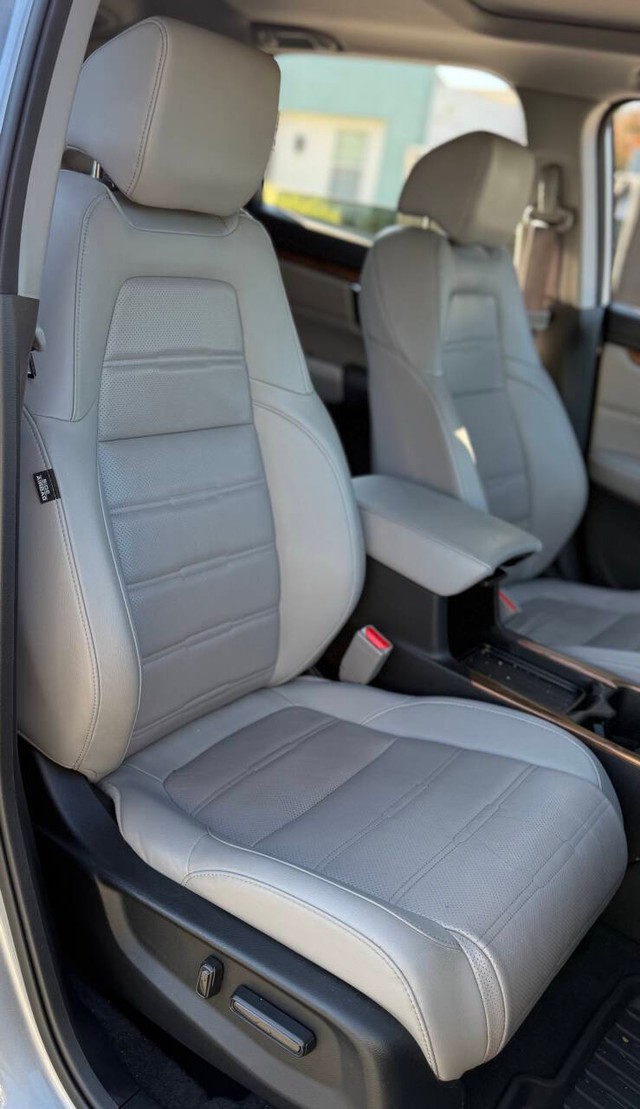 Honda CR-V Hybrid Vehicle Full-screen Gallery Image 13