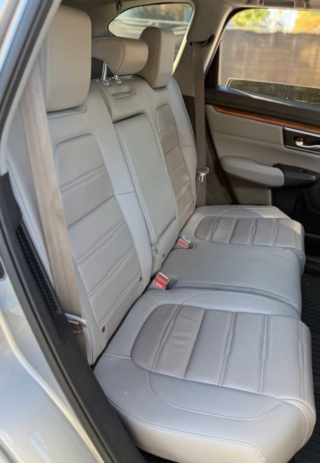 Honda CR-V Hybrid Vehicle Full-screen Gallery Image 14