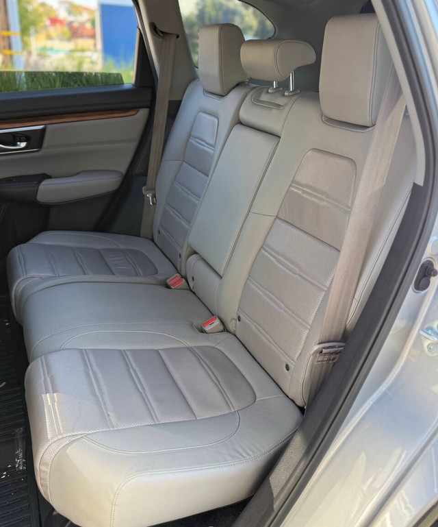 Honda CR-V Hybrid Vehicle Full-screen Gallery Image 15