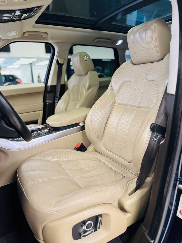 Land Rover Range Rover Sport Vehicle Full-screen Gallery Image 10