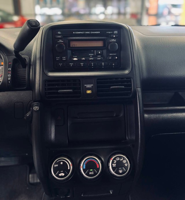 Honda CR-V Vehicle Full-screen Gallery Image 11