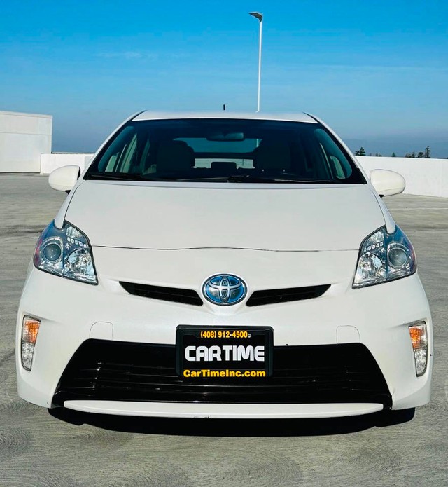 Toyota Prius Vehicle Full-screen Gallery Image 02