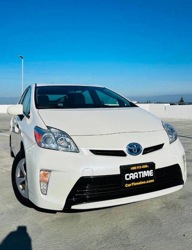 Toyota Prius Vehicle Full-screen Gallery Image 03