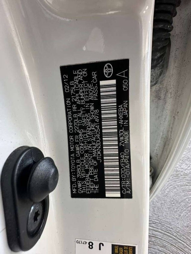 Toyota Prius Vehicle Full-screen Gallery Image 09