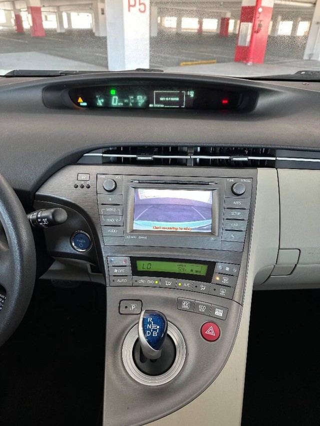 Toyota Prius Vehicle Full-screen Gallery Image 13