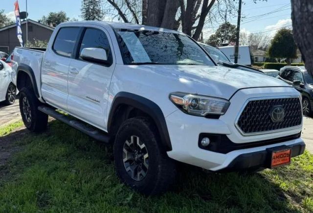 Toyota Tacoma 2WD Vehicle Full-screen Gallery Image 03