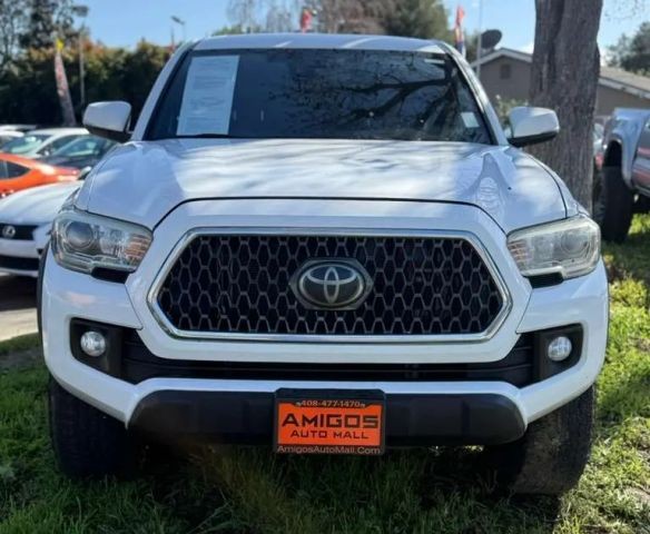 Toyota Tacoma 2WD Vehicle Full-screen Gallery Image 05