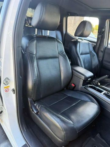 Toyota Tacoma 2WD Vehicle Full-screen Gallery Image 13