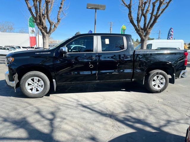 Chevrolet Silverado Vehicle Full-screen Gallery Image 02