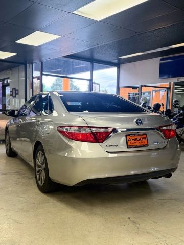 Toyota Camry Hybr Vehicle Full-screen Gallery Image 06