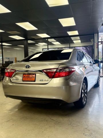 Toyota Camry Hybr Vehicle Full-screen Gallery Image 08