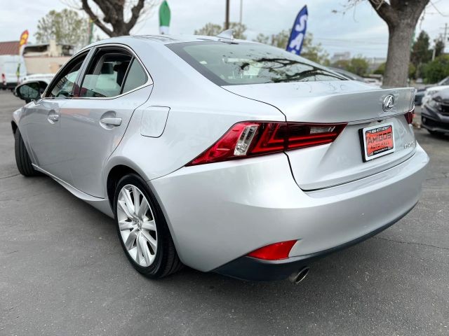 Lexus IS Vehicle Full-screen Gallery Image 03