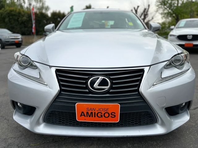 Lexus IS Vehicle Full-screen Gallery Image 08