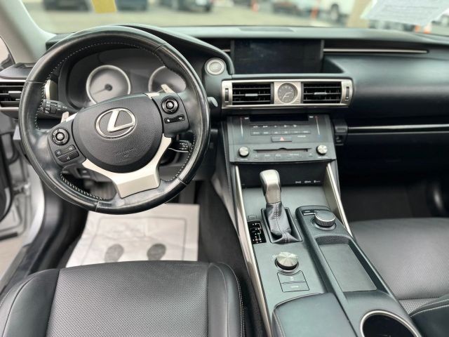 Lexus IS Vehicle Full-screen Gallery Image 10