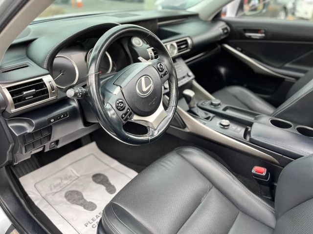 Lexus IS Vehicle Full-screen Gallery Image 12