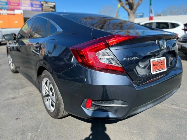 Honda Civic Vehicle Full-screen Gallery Image 03