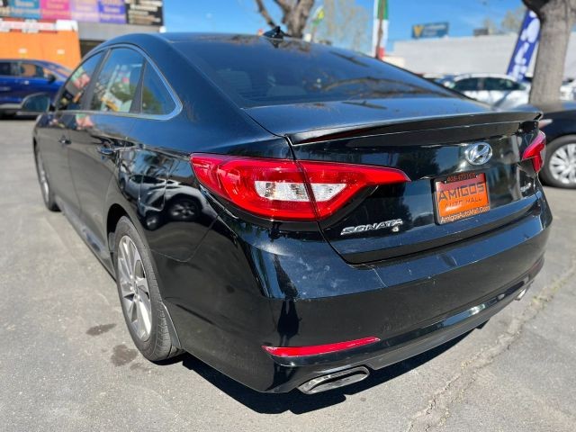 Hyundai Sonata Vehicle Full-screen Gallery Image 03