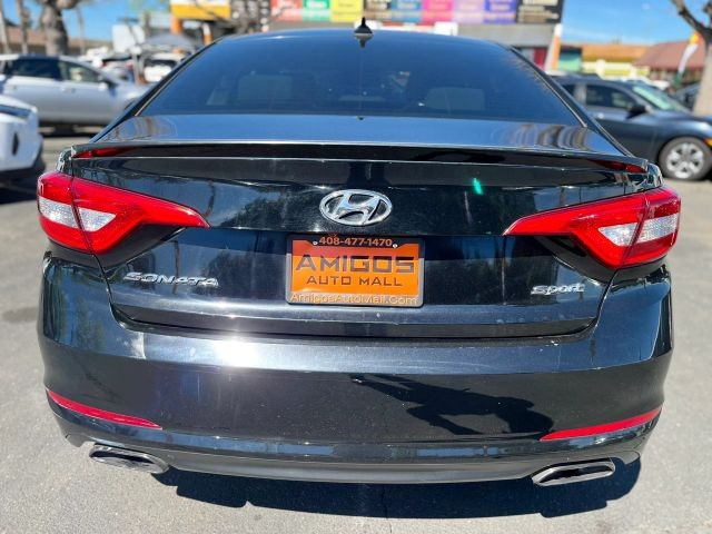 Hyundai Sonata Vehicle Full-screen Gallery Image 04