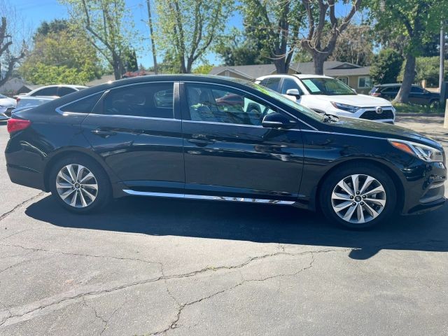 Hyundai Sonata Vehicle Full-screen Gallery Image 06