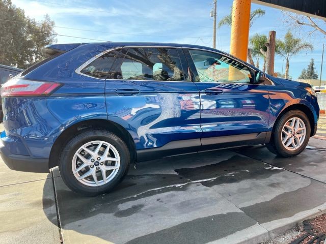 Ford Edge Vehicle Full-screen Gallery Image 06