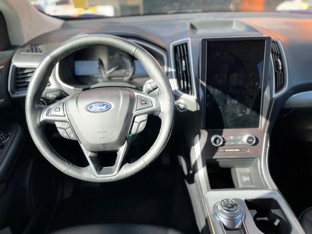 Ford Edge Vehicle Full-screen Gallery Image 10