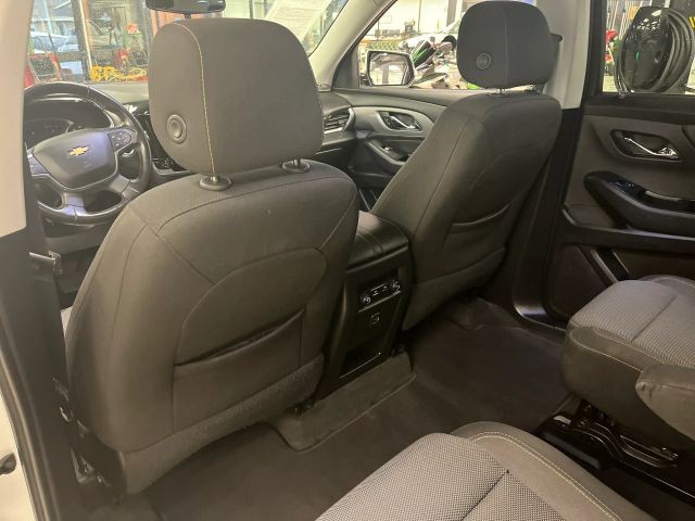 Chevrolet Traverse Vehicle Full-screen Gallery Image 10