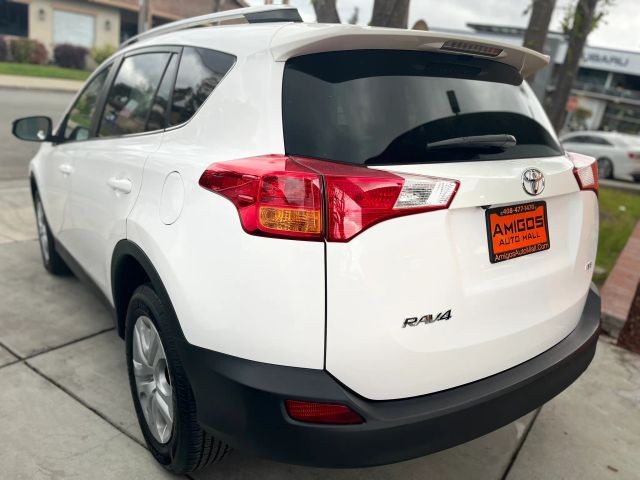 Toyota RAV4 Vehicle Full-screen Gallery Image 02