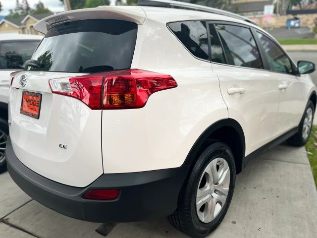 Toyota RAV4 Vehicle Full-screen Gallery Image 04