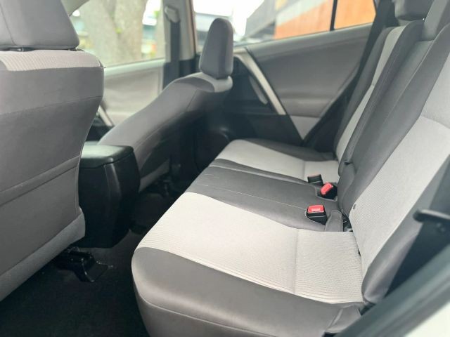 Toyota RAV4 Vehicle Full-screen Gallery Image 07