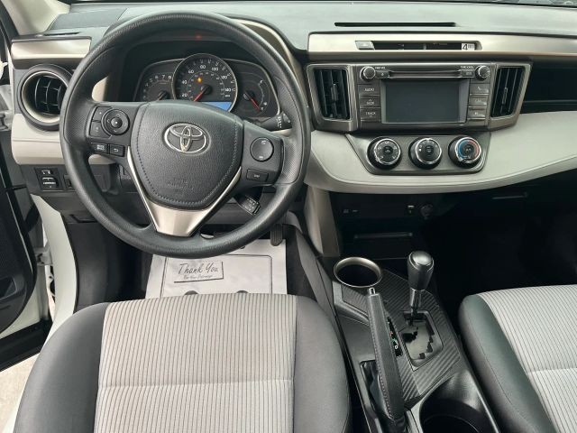 Toyota RAV4 Vehicle Full-screen Gallery Image 09