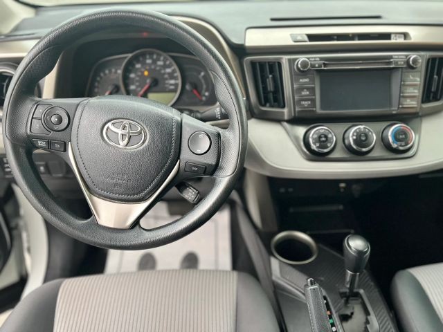 Toyota RAV4 Vehicle Full-screen Gallery Image 10