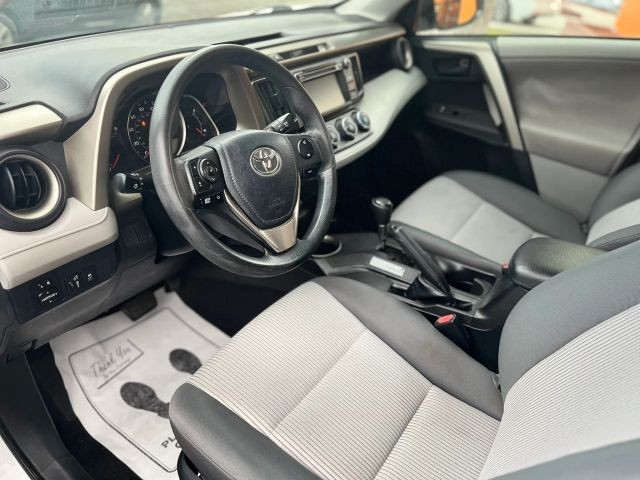 Toyota RAV4 Vehicle Full-screen Gallery Image 11